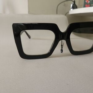 Chic Black Square Sunglasses